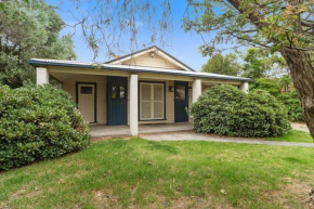 Cottage by the Bay, Dromana